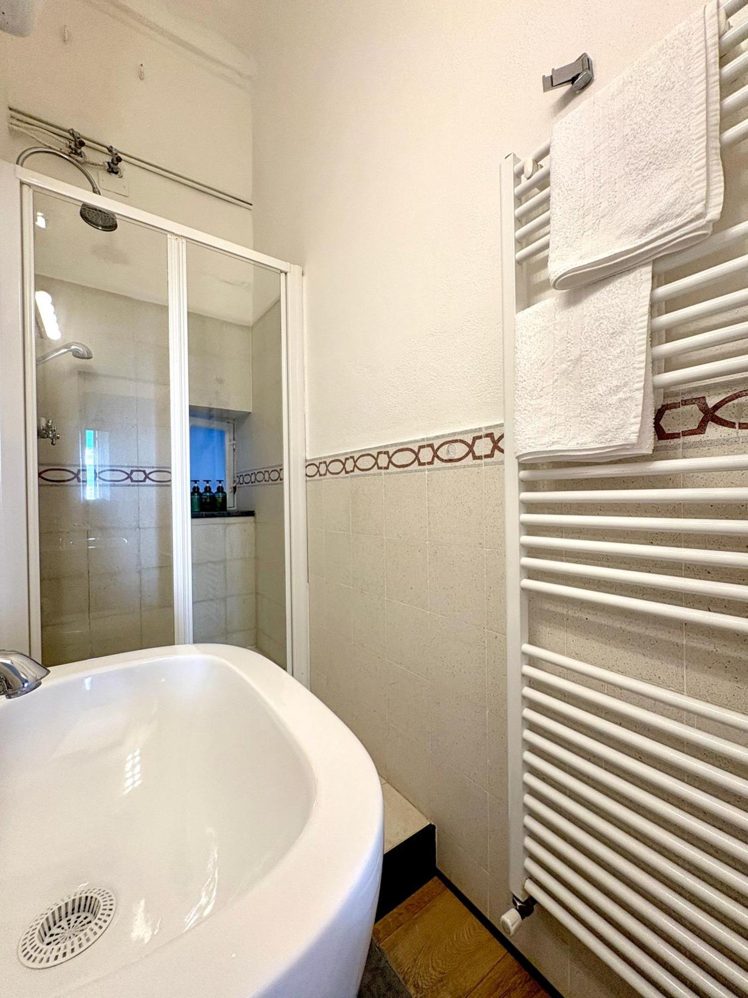 Marina Apartment, Unique, Authentic, Beachfront, 2 Aircondo Bdr , 2Bht, Easy To Train Or From Private Parking Vernazza Ngoại thất bức ảnh
