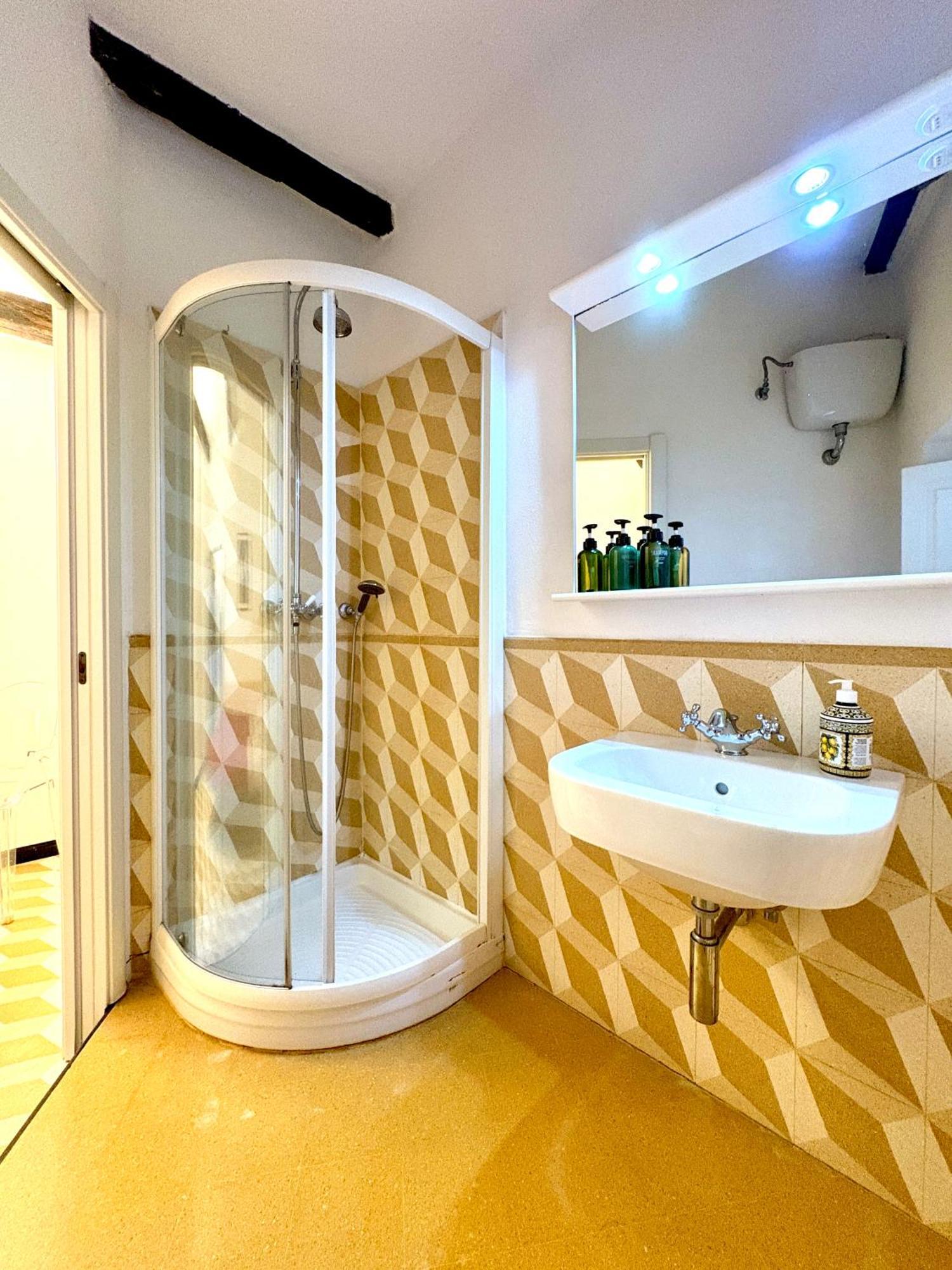 Marina Apartment, Unique, Authentic, Beachfront, 2 Aircondo Bdr , 2Bht, Easy To Train Or From Private Parking Vernazza Ngoại thất bức ảnh