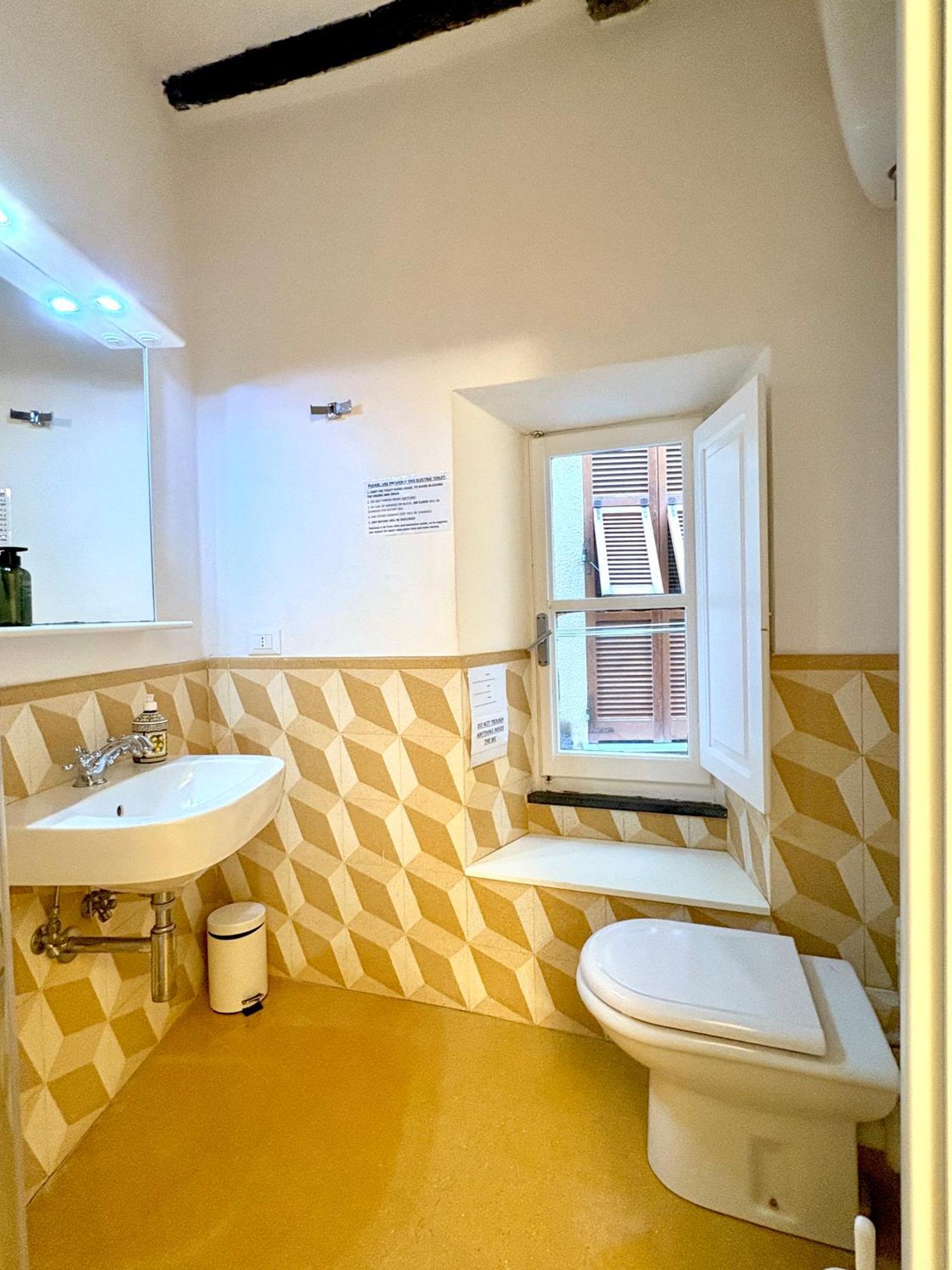 Marina Apartment, Unique, Authentic, Beachfront, 2 Aircondo Bdr , 2Bht, Easy To Train Or From Private Parking Vernazza Ngoại thất bức ảnh